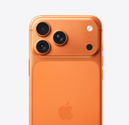Parte de trás do iPhone 17 Pro laranja-cósmico mostrando o sistema de câmera Fusion Pro no platô na parte superior