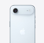 Parte de trás do iPhone Air azul-céu mostrando o sistema de câmera Fusion principal no platô na parte superior