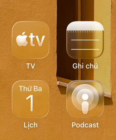 Ảnh lưới gồm bốn biểu tượng ứng dụng trong mờ, ứng dụng Apple TV, Ghi Chú, Lịch và Podcast, hiệu ứng khúc xạ ảnh nền